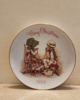צלחת וינטג’ Holly Hobbie חג מולד 1979
