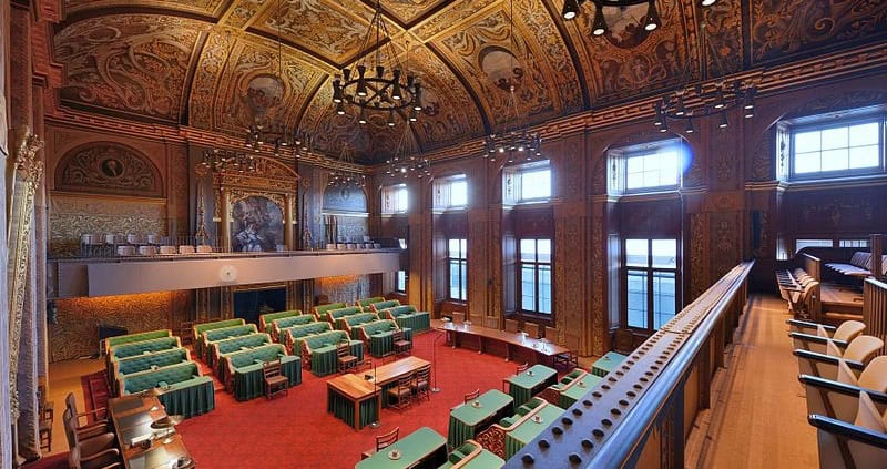 Foto van de plenaire zaal van de Eerste Kamer.
