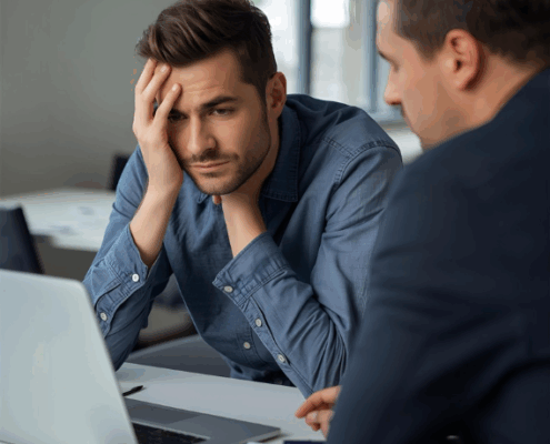 Ondernemer bespreekt financiële situatie voor turboliquidatie met schulden