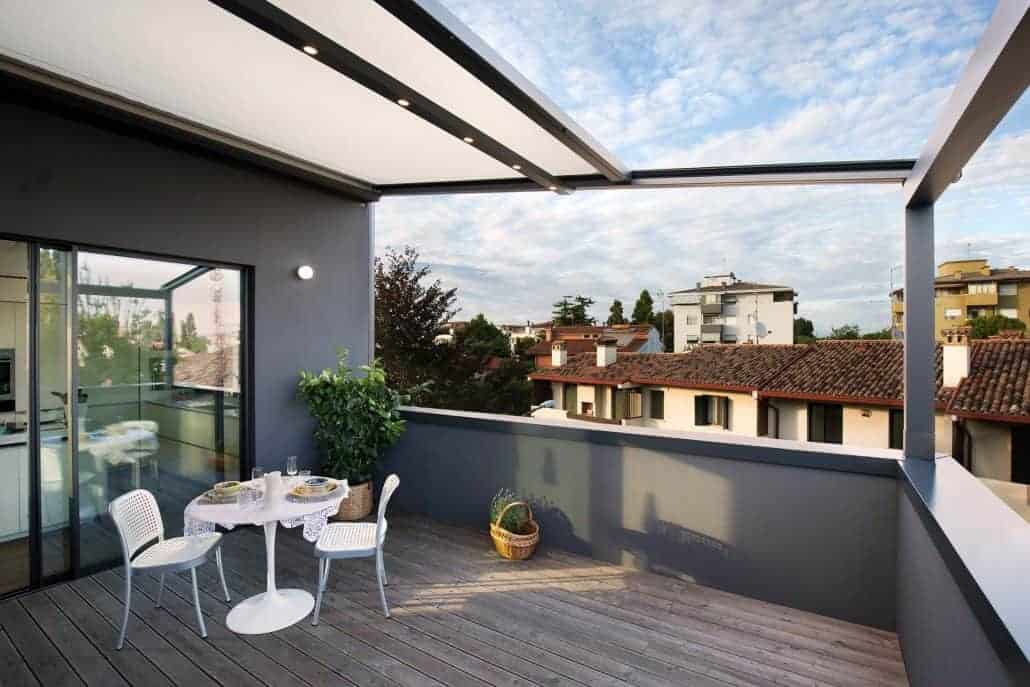 Åben pergola med LED-belysning
