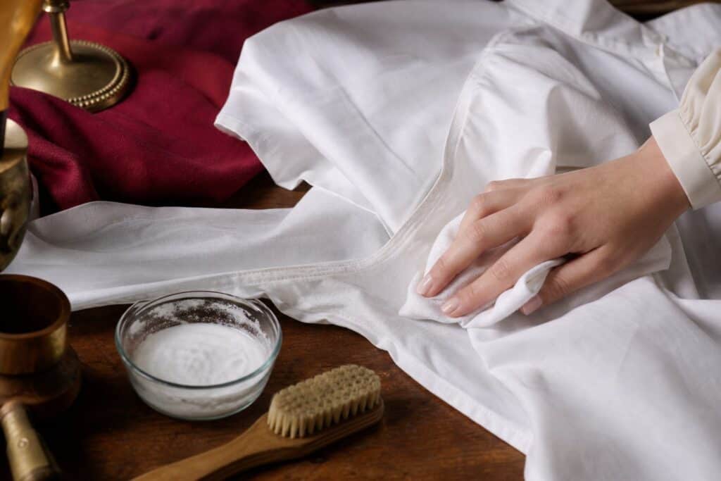 Pourquoi vos vêtements durcissent sous les bras conseils