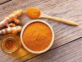 Curcuma sur la peau