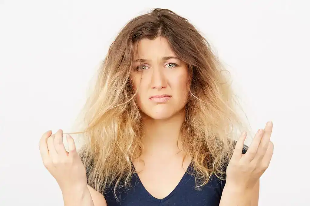 Cheveux mi-ondulés mi-lisses