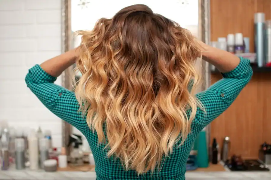 Cheveux mi-ondulés mi-lisses soins