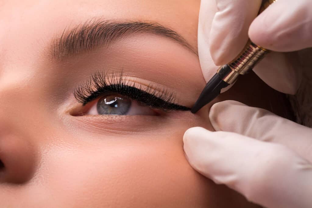 Eye liner permanent risques