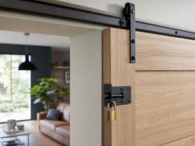 comment verrouiller une porte coulissante sur rail