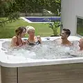 Bulles, chaleur… et prudence : jacuzzi et grossesse, ce qu’il faut vraiment savoir