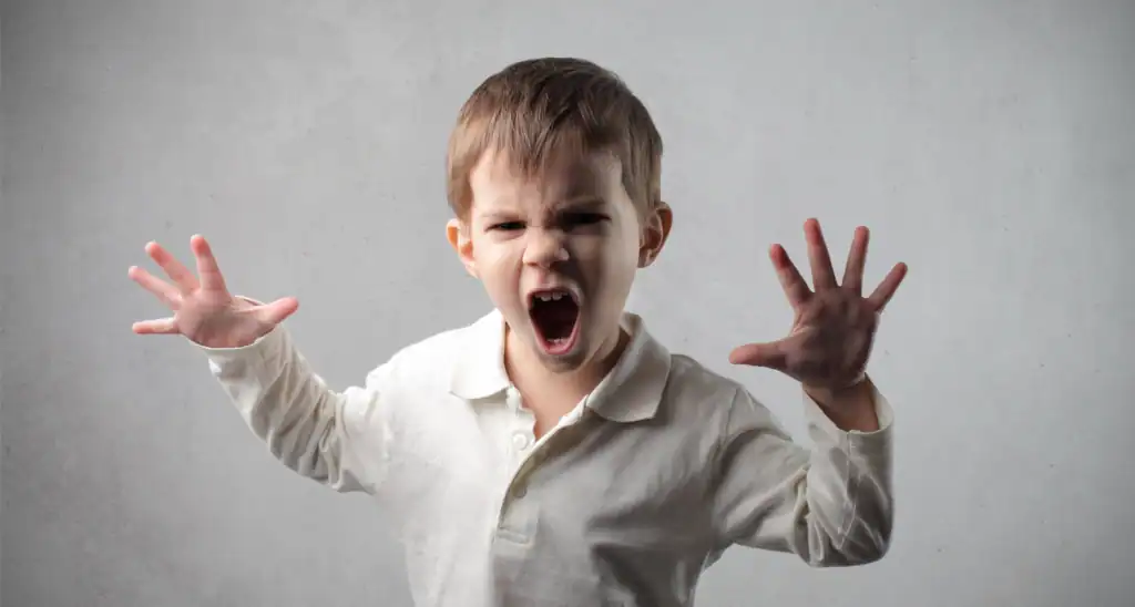 mon fils pousse des cris stridents