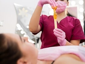 Épilation maillot en institut première fois