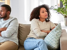 Il ne veut pas s'engager mais il revient toujours