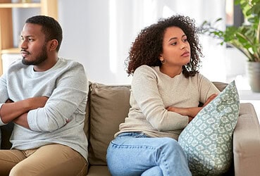 Il ne veut pas s'engager mais il revient toujours