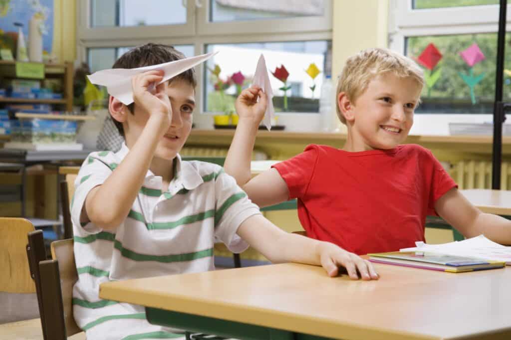Mon fils de 3 ans tape à l'école que faire