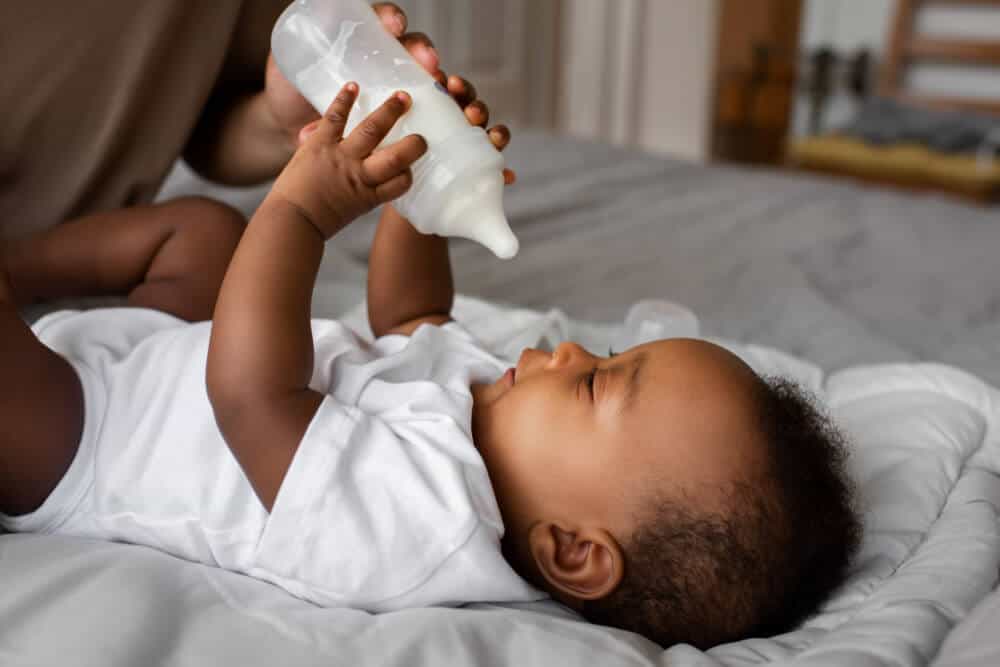 Bébé a faim 1h après son biberon : pourquoi et que faire? 3 Bébé a faim 1h après son biberon que faire