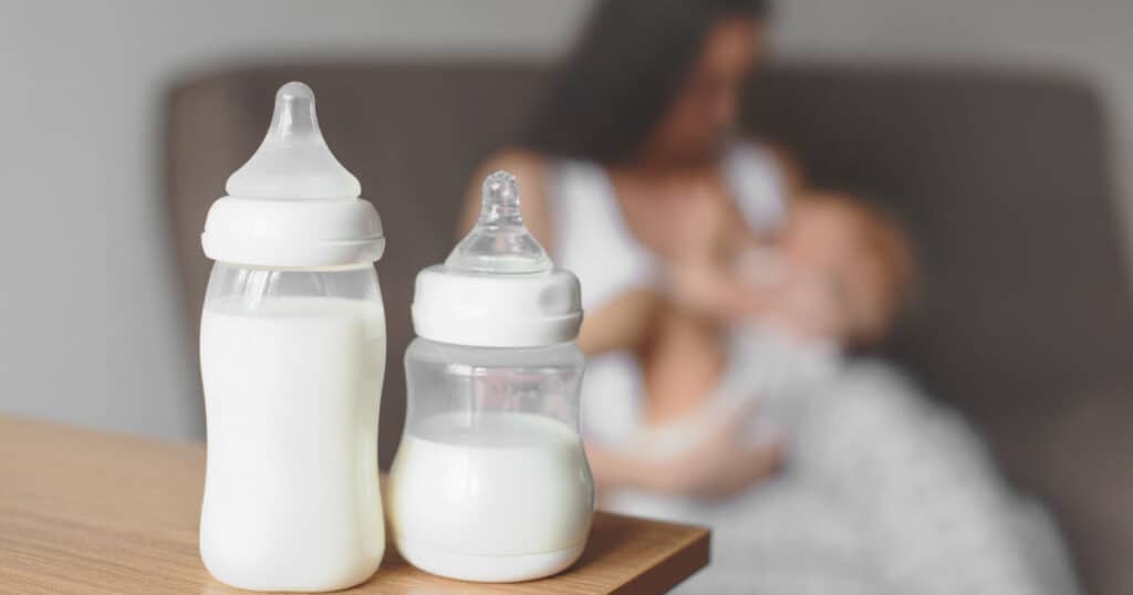 Bébé a faim 1h après son biberon : pourquoi et que faire? 4 Bébé a faim 1h après son biberon solution