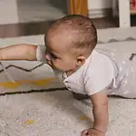 Bébé de 9 mois qui ne rampe pas