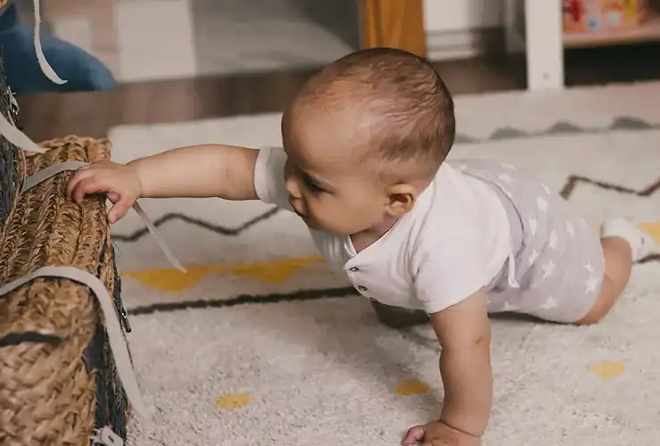Bébé de 9 mois qui ne rampe pas