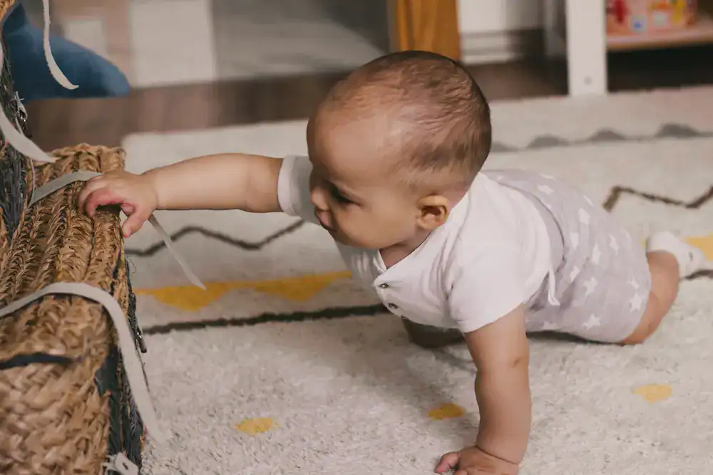 Bébé de 9 mois qui ne rampe pas