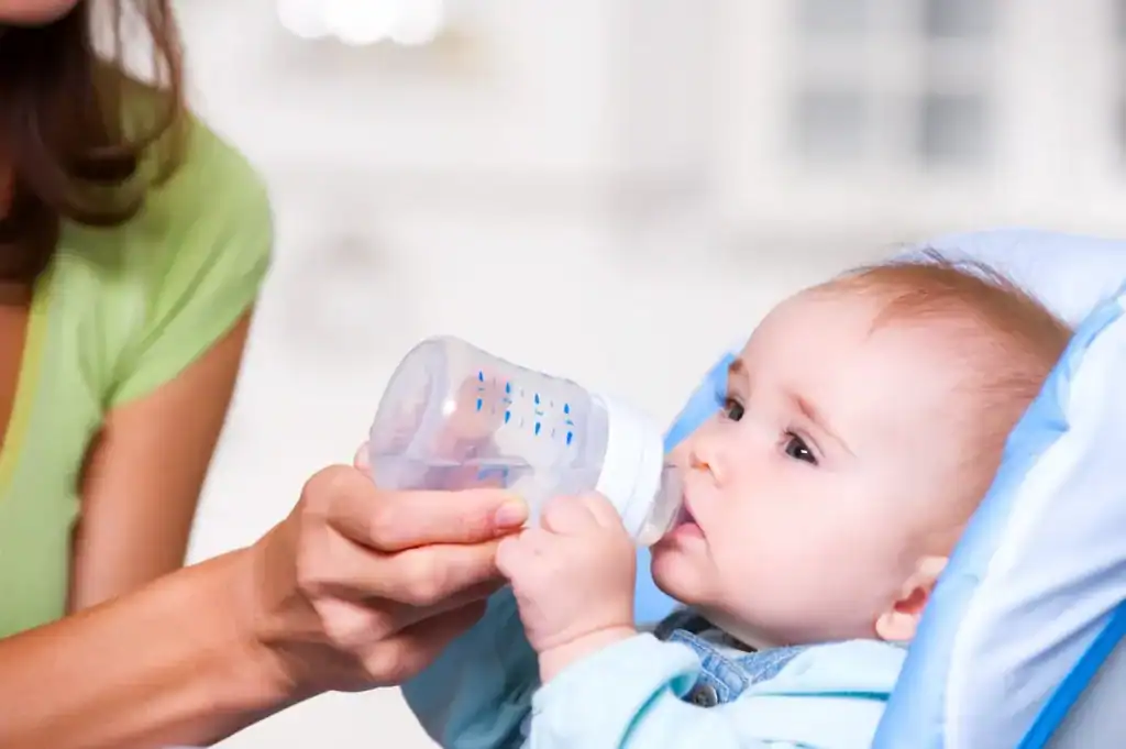 Cristaline eau pour bébé sans logo risques