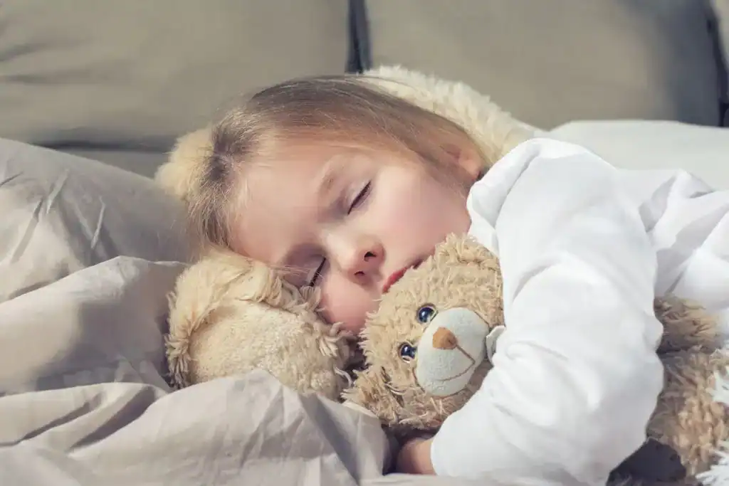 Ma fille de 3 ans ne dort pas avant 23h solution