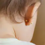Percer les oreilles d'un bébé à 1 an