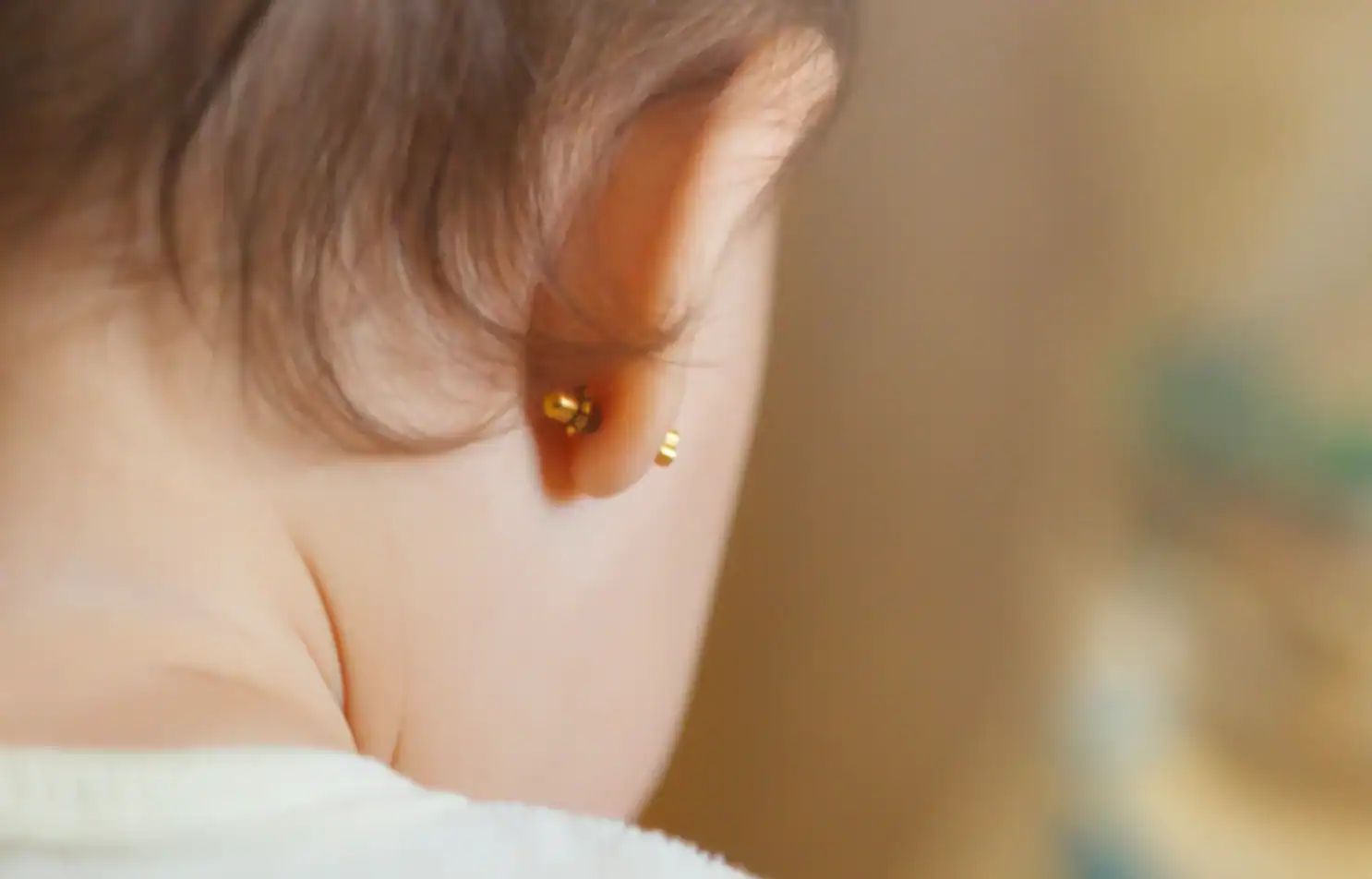 Percer les oreilles d'un bébé à 1 an