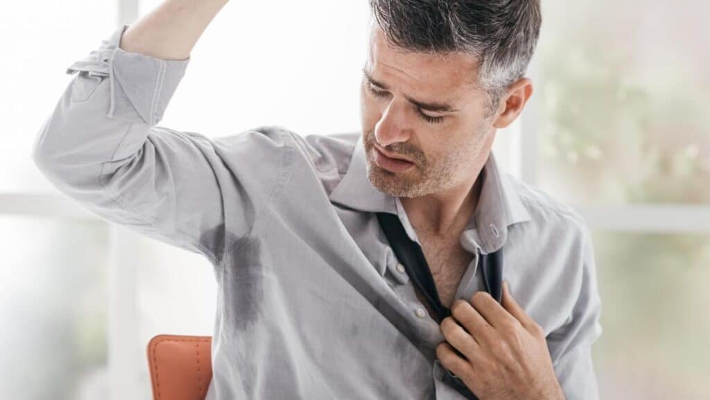 Pourquoi vos vêtements durcissent sous les bras (et comment y remédier) 3 Pourquoi vos vêtements durcissent sous les bras causes