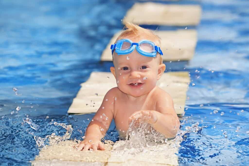 Bébés nageurs à Nantes : piscines, tarifs et conseils pour bien démarrer 2 Bébés nageurs à Nantes