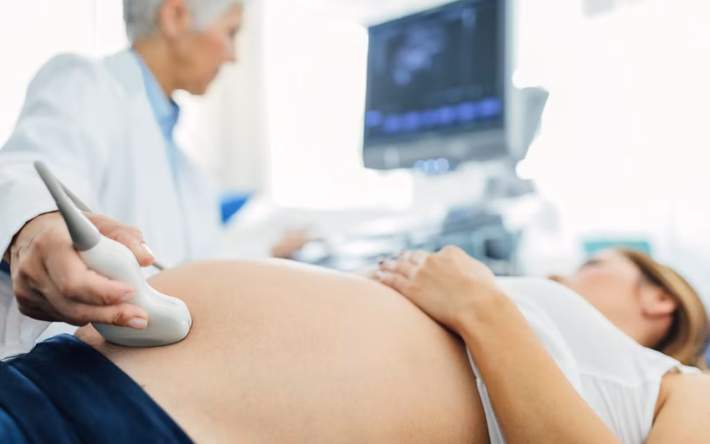 Col en entonnoir : ce que cela signifie pour votre grossesse 3 Col en entonnoir avis