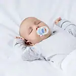 Par quoi remplacer la tétine la nuit