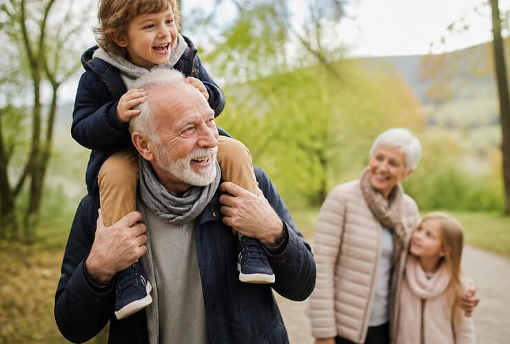 « Être un grand-parent actif auprès de ses petits-enfants accorde cinq années de vie en plus » : à Saintes, Régine Florin vient parler du rôle des grands-parents