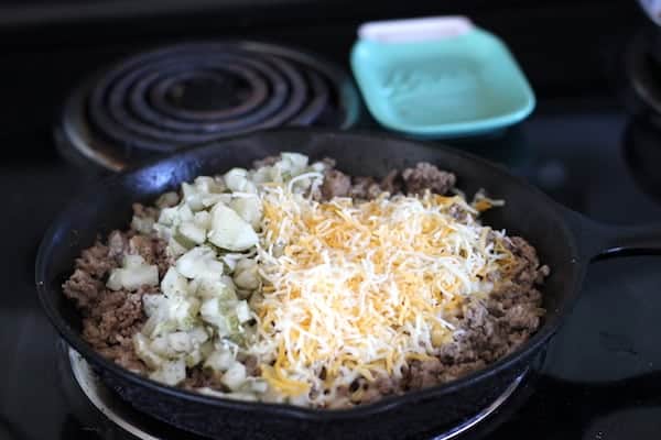 filling mixture for cheeseburger enchiladas