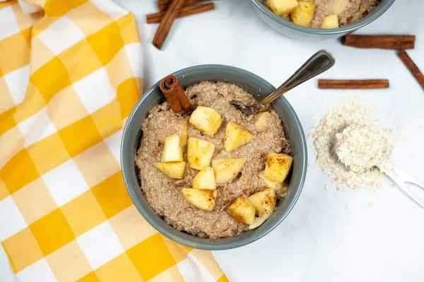 Apple-Cinnamon Instant Pot Oatmeal