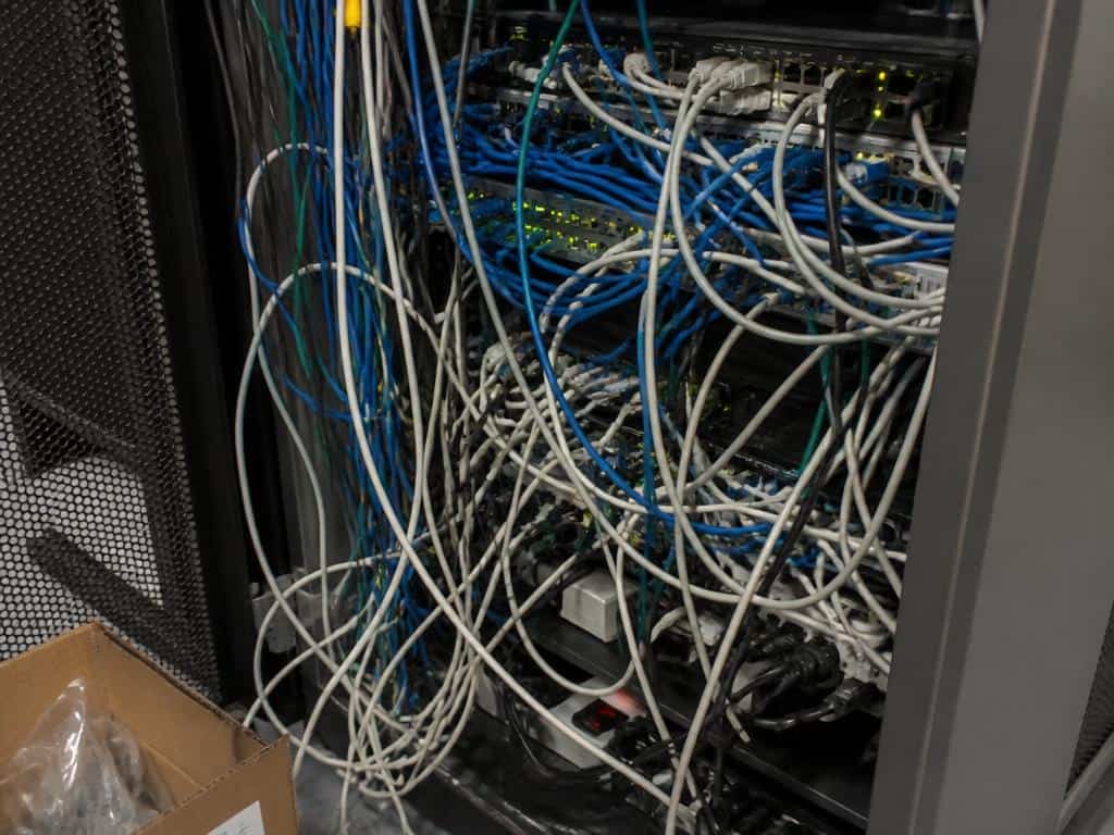 passe cable baie de brassage
