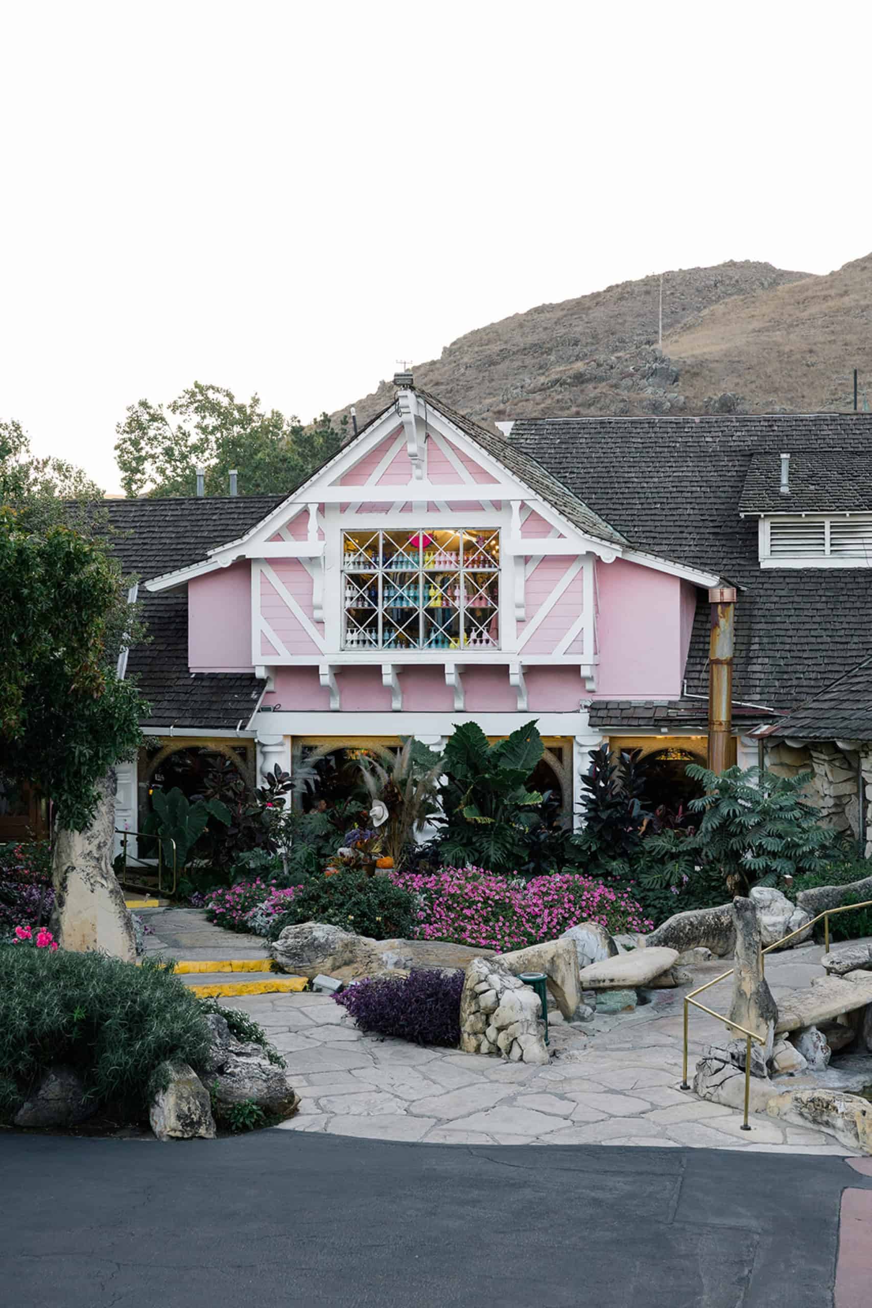 unique wedding venues central california; madonna inn weddings; Jenny Markham Photography