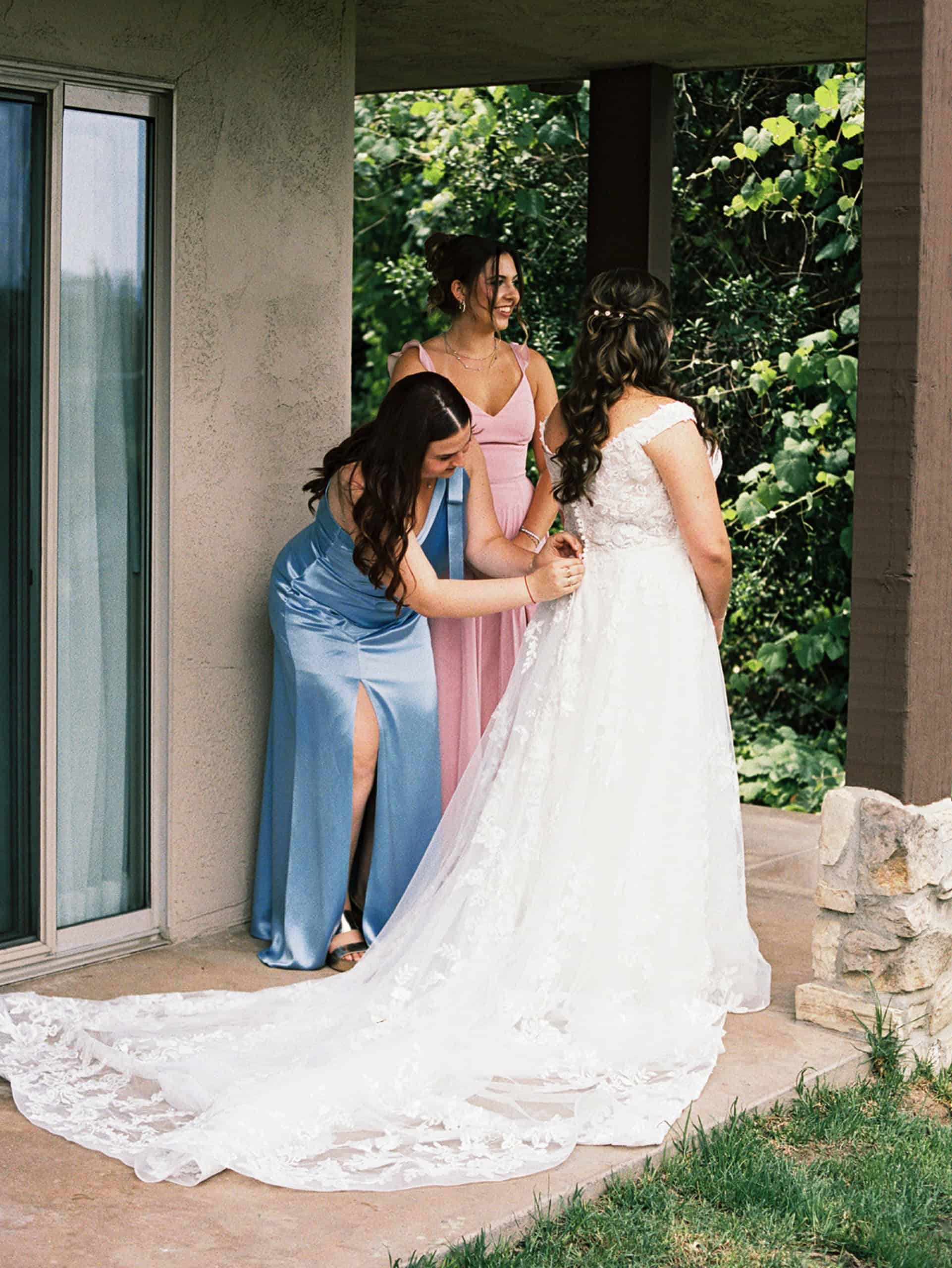 wedding at Temecula Creek Inn family photos with bride