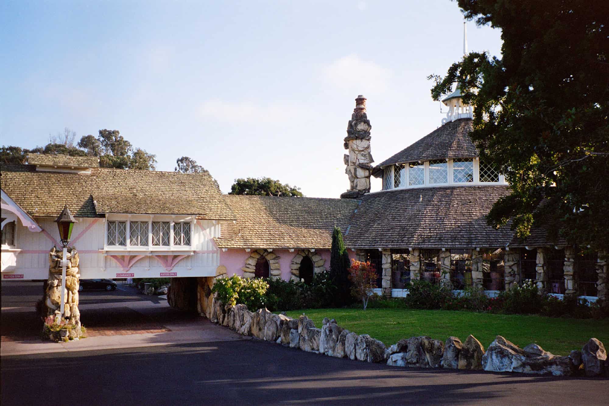02wedding-at-the-madonna-inn-san-luis-obispo-2