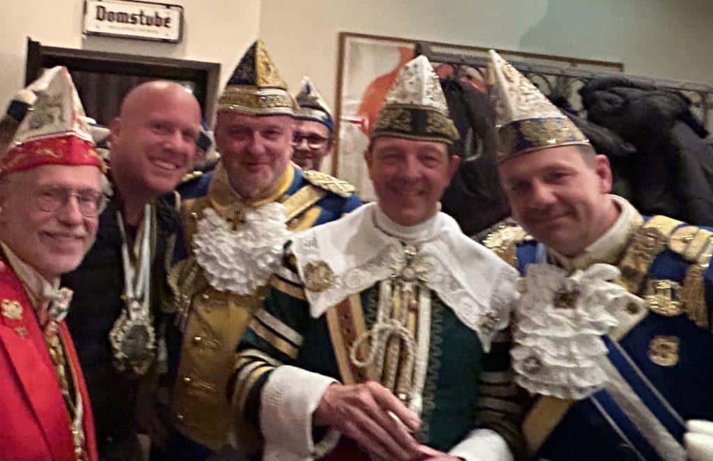 Kölscher Ex-Prinz nach schwerem Unfall bei Karnevalssitzung in Köln.