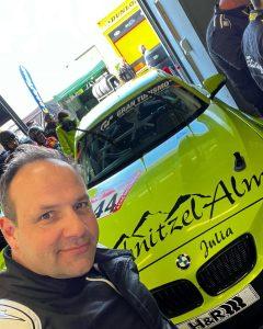 Harter Unfall am Nürburgring: Ex-Prinz Julia überlebt schweren Crash bei Rennen.