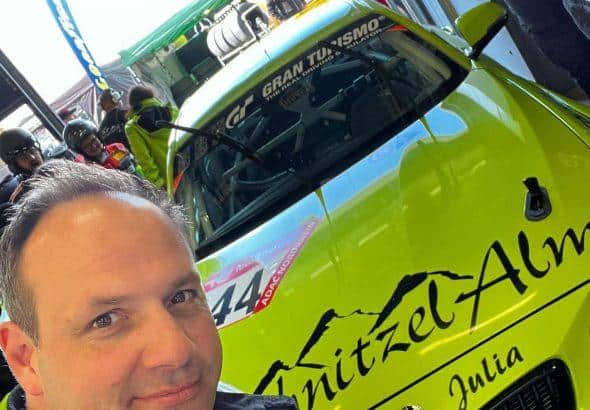 Harter Unfall am Nürburgring: Ex-Prinz Julia überlebt schweren Crash bei Rennen.