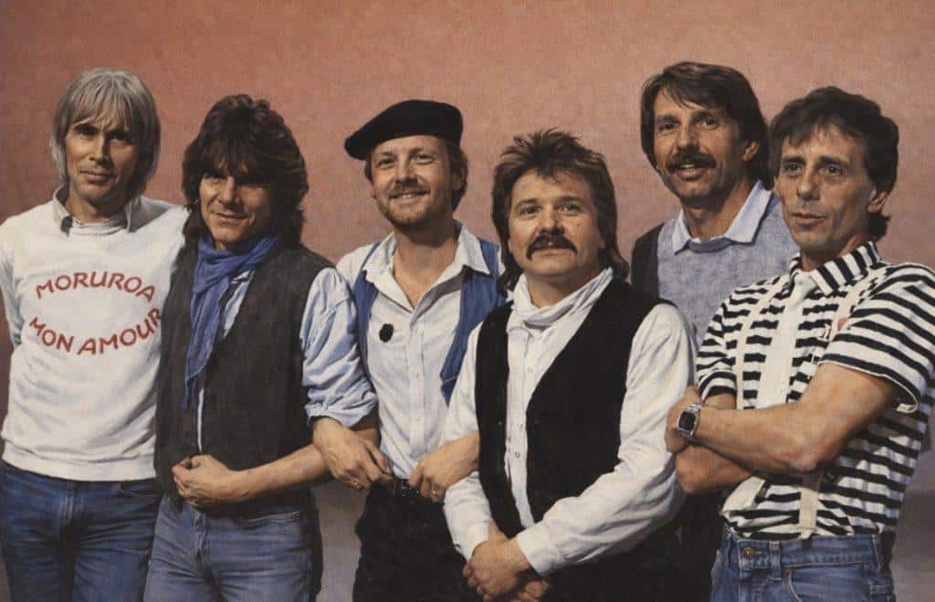 Gruppe von Karnevalsikonen bei der Feier des Kölner Karnevals.