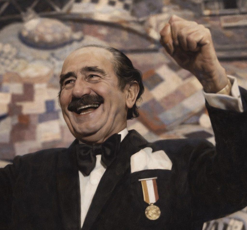 Mann in Gala mit Medaille beim Kölner Karneval, feierlich und stolz.