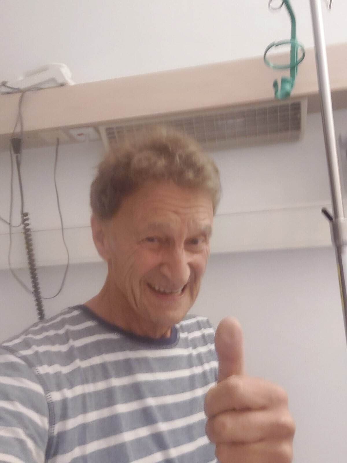 Foto von Reiner Hömig im Krankenhaus nach Herz-OP