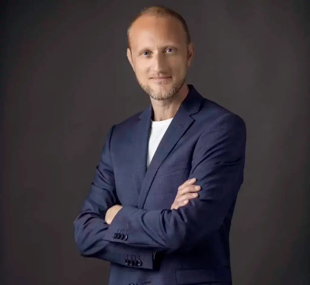 simon cavallo critique