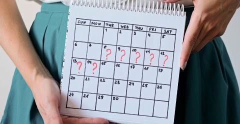 woman-holding-calender-with-marked-missed-period-unwanted-pregnancy-woman-s-health-delay-menstruation_Web pregnancy-woman-s-health-delay-menstruation_Web