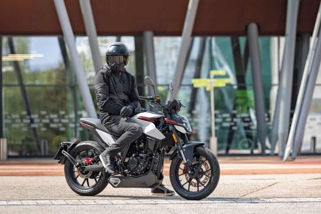 Moto 125 pour grand gabarit