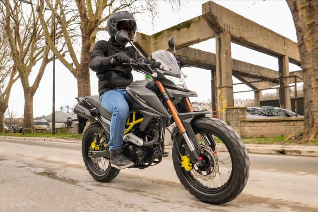 Moto 125 pour grand gabarit que choisir