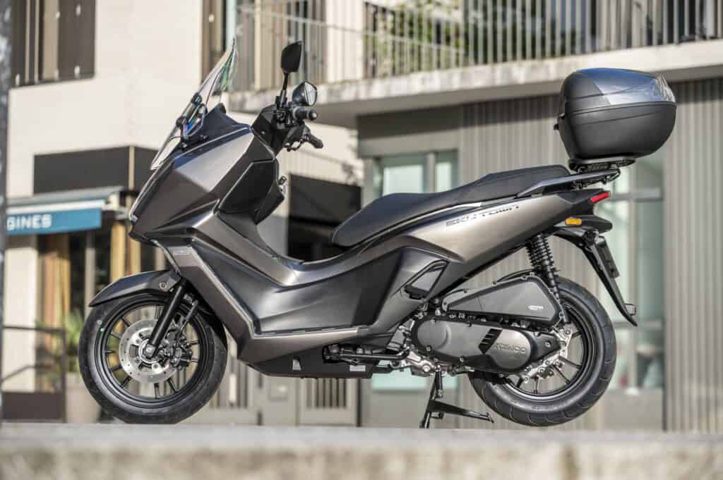 Moto 125 pour grand gabarit spécificités
