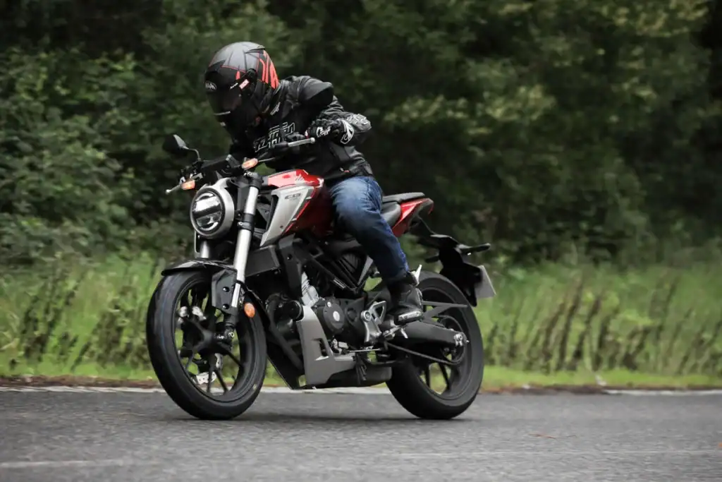 Moto 125 qui ressemble à un gros cube
