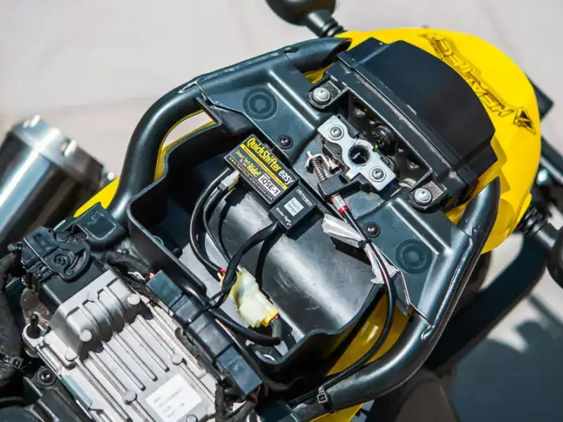 Shifter moto guide