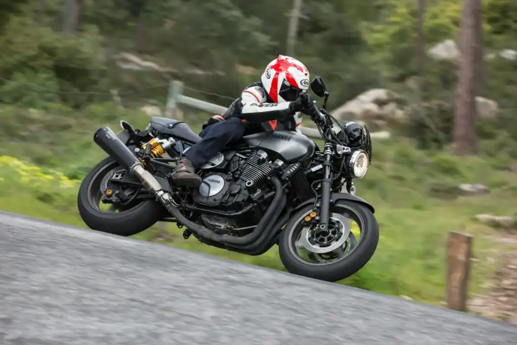Yamaha XJR 1300 performances